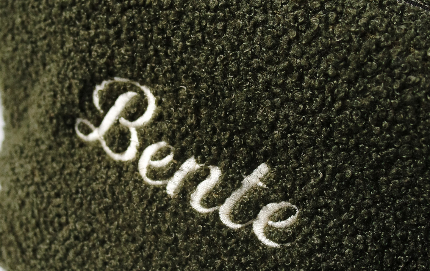 Gepersonaliseerde verjaardagskroon met naam geborduurd