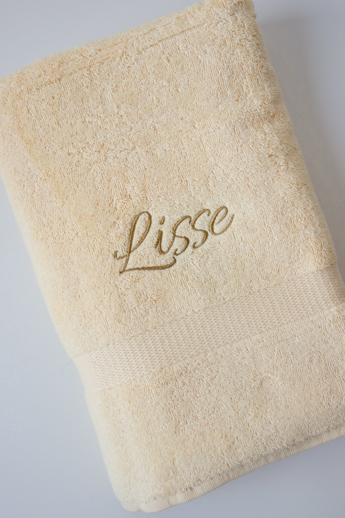 Gepersonaliseerd douchelaken met naam – Geborduurd