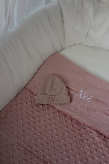 Cadeaupakket met naam – bubbeldeken & mutsje