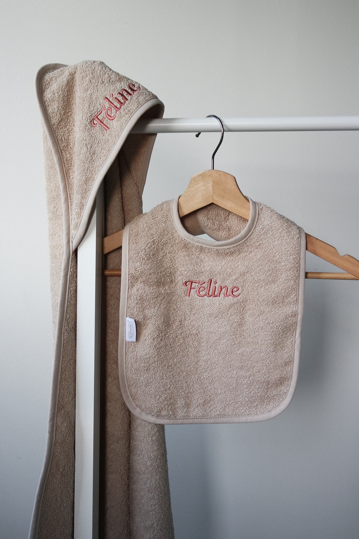 Cadeaupakket met naam – badcape & slabbetje