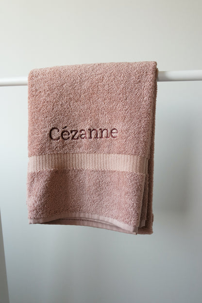 Gepersonaliseerd douchelaken met naam – Geborduurd
