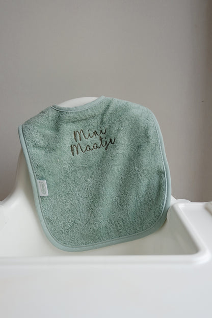 Gepersonaliseerd Slabbetje met naam – Geborduurd