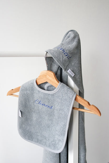 Cadeaupakket met naam – badcape & slabbetje