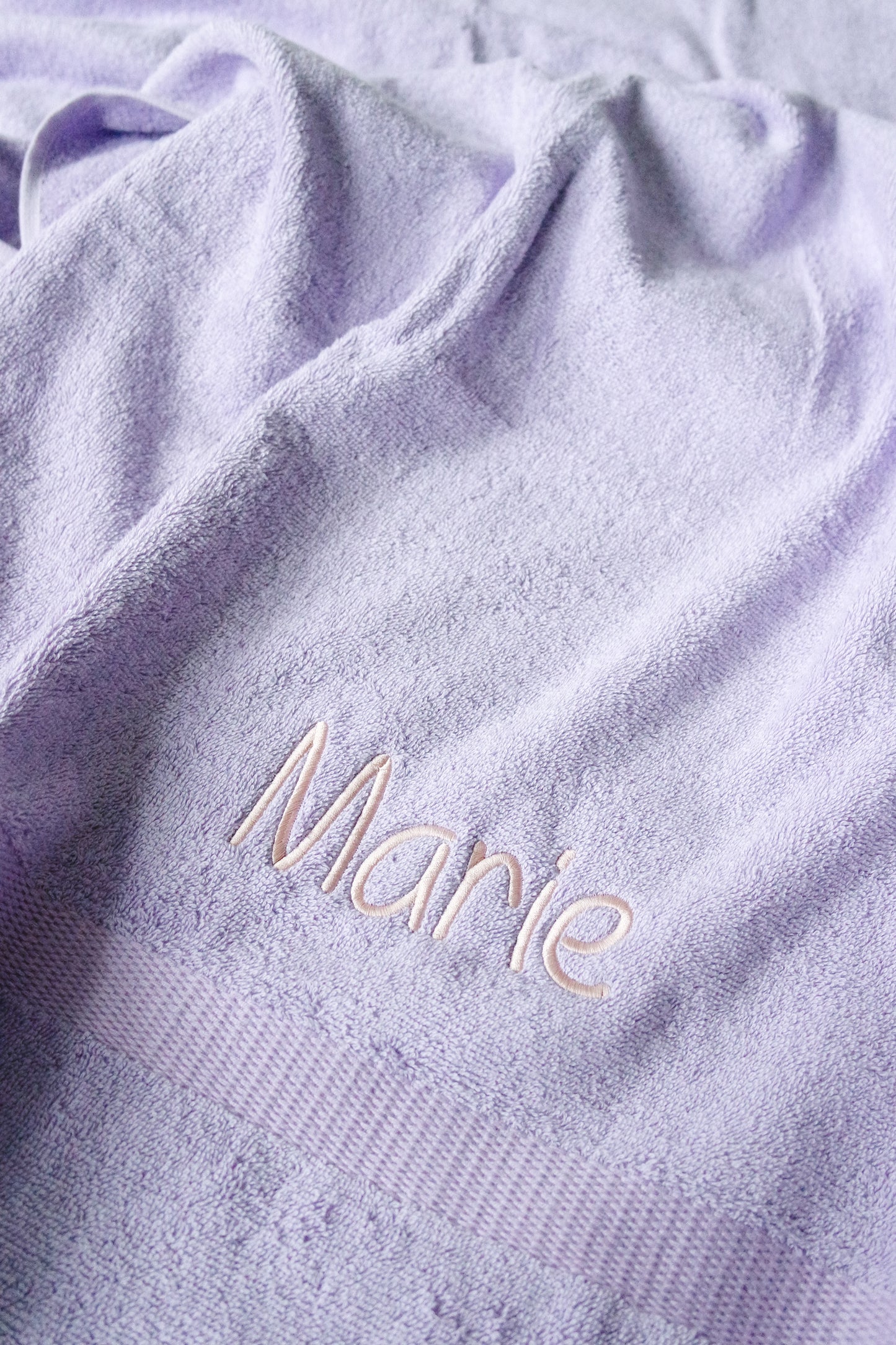 Gepersonaliseerd douchelaken met naam – Geborduurd