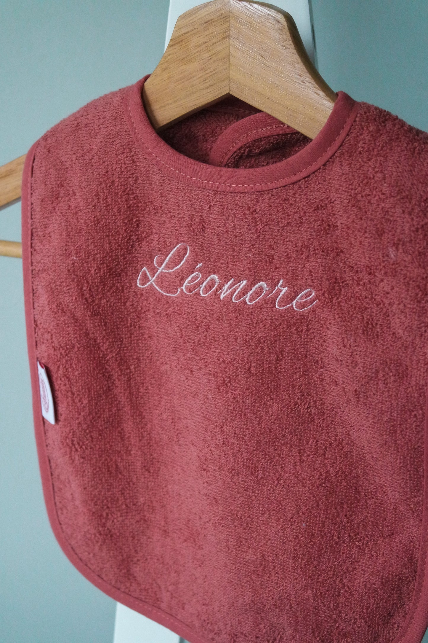 Gepersonaliseerd Slabbetje met naam – Geborduurd