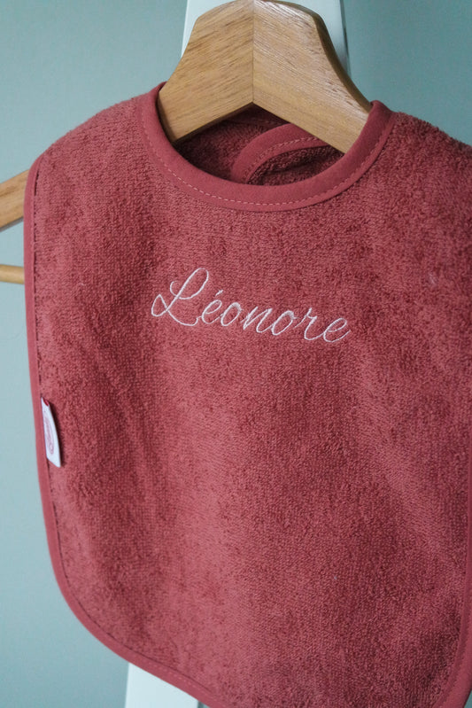 Gepersonaliseerd Slabbetje met naam – Geborduurd