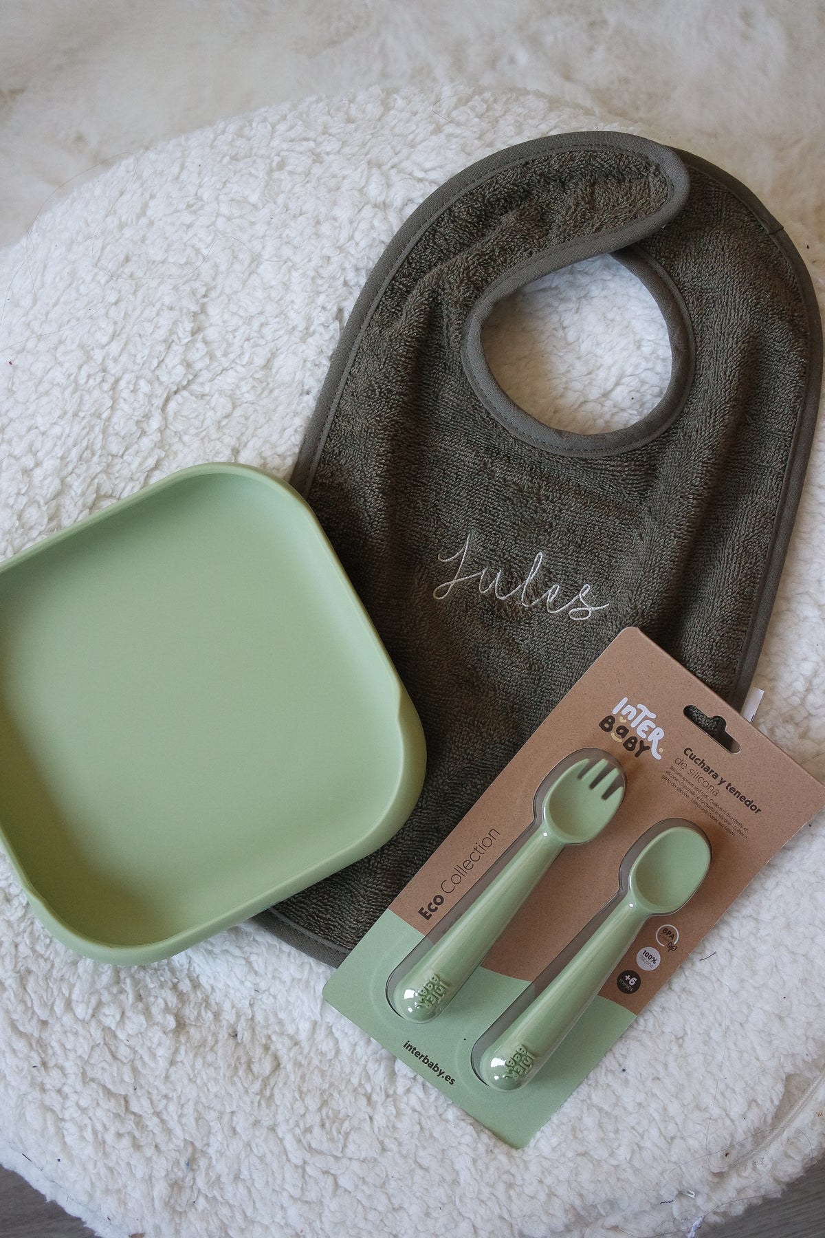 Cadeaupakket met naam – slabbetje & siliconen bestek