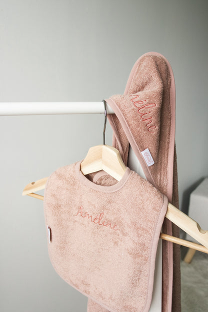Cadeaupakket met naam – badcape & slabbetje