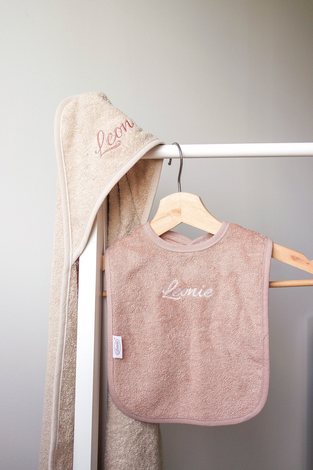 Cadeaupakket met naam – badcape & slabbetje
