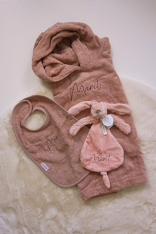 Gepersonaliseerde Box met Badponcho + Rabbit Richie + Slab met naam